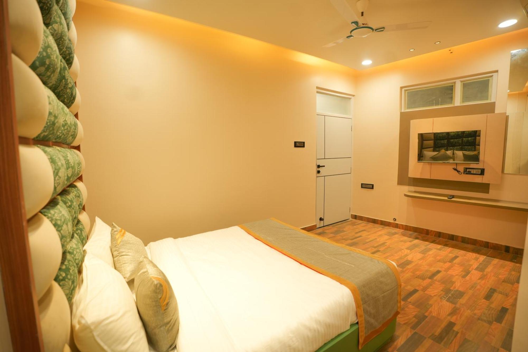 Dashrath Inn Near Ramjanmbhoomi Ayodhya Eksteriør billede
